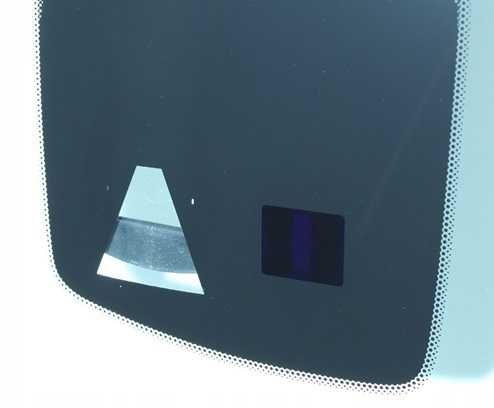 Предно стъкло JEEP GRAND CHEROKEE WK 2 2011-16г Камера+Сензор