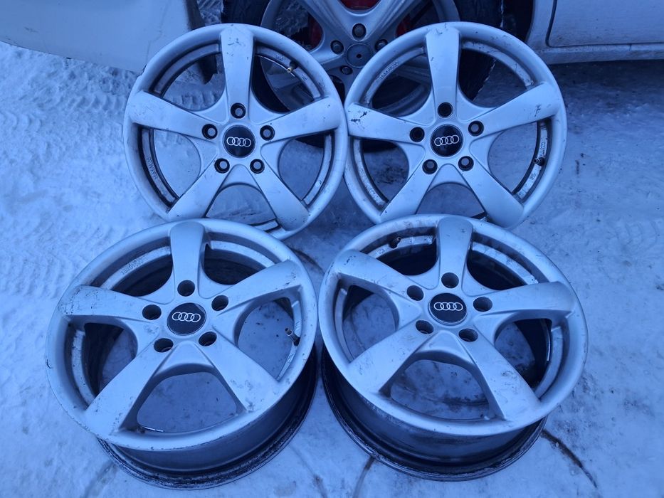 В продаже  диски