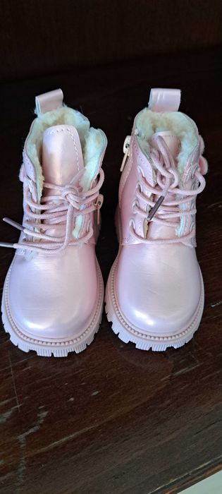 Ghete noi marimea 17