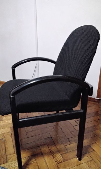 De vânzare 4 scaune foarte confortabile!