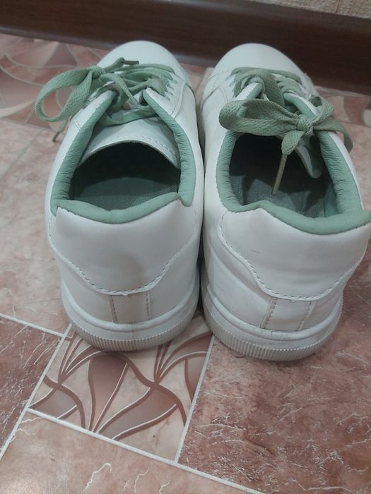 Кросовки женские 38размер