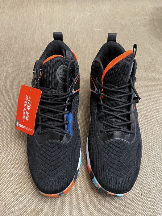 Продам кроссовки Jordan