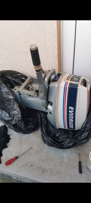 Vând Motor Barcă Evinrude 35 CP 2T, Cizmă Lungă – Sau SCHIMB cu motor de 20-25-30cp, dar cu cizma scurtă