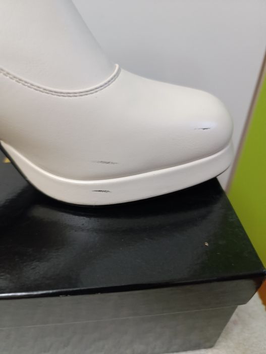 Бежови Дамски боти