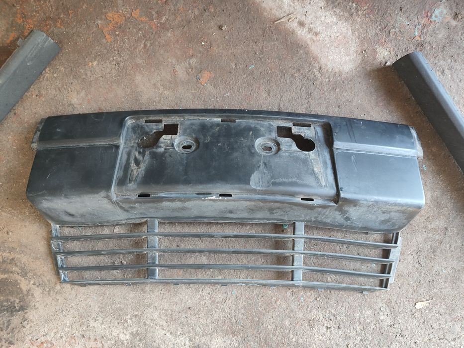 Передний бампер оригинал на БМВ Е34