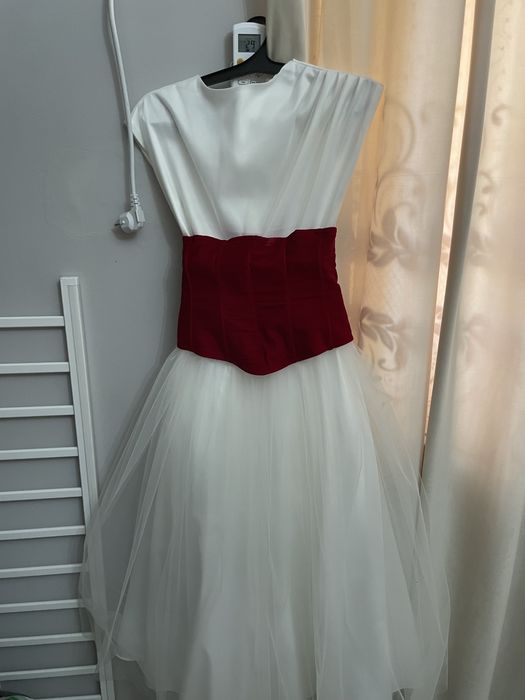 Платье вечерние.