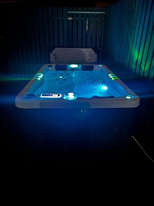 Jacuzzi electric Whirlpool Spa 2022 piscină ciubăr 3 persoane pat fotolii