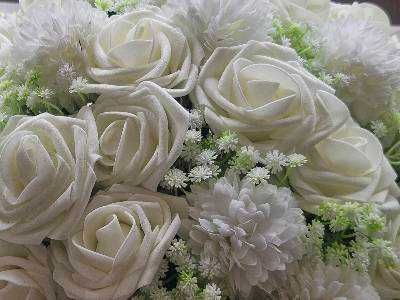 Елегантни флорални аранжировки за маси