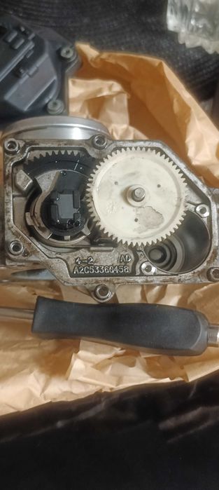 Продавам дроселова, клапа без моторче и хидравличен обтегач за Hyundai 243702A000 или 243702A700 или F34621441000