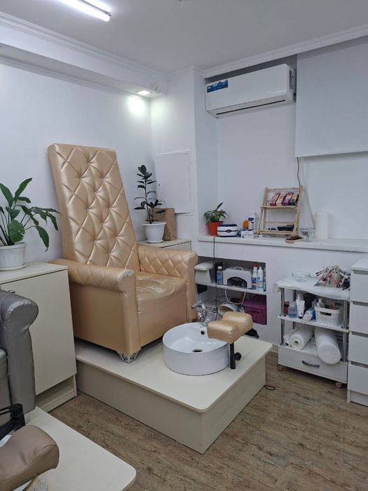 Парикмахерское кресло сдается в аренду