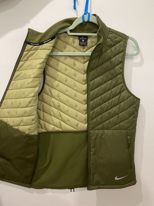 Vesta Nike marimea M