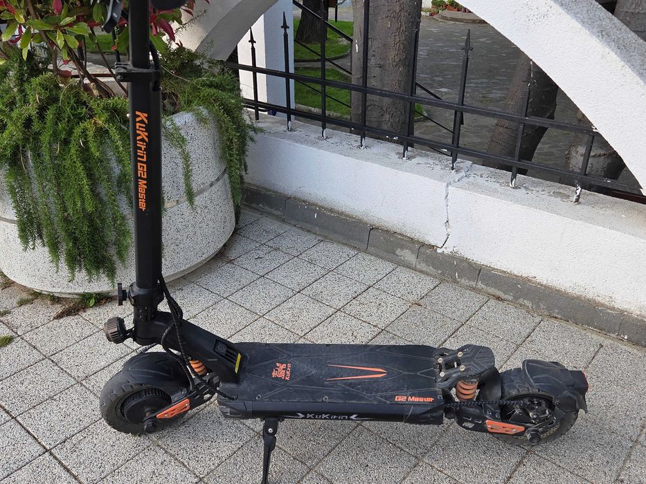 Продавам тротинетка KuKirin  G2 Master. на 2г.Отлично състояние,нови накладки Shimano.На около500км