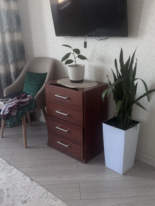 Продам шкаф тембу с зеркалом и комод