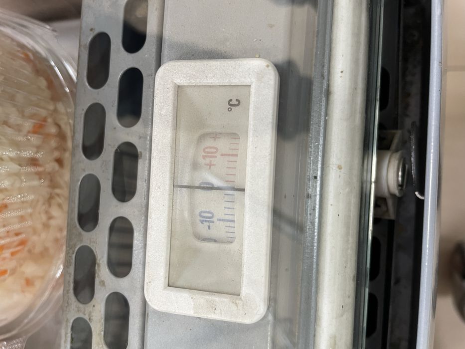 Продам витринный холодильник