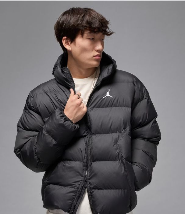 Яке Air Jordan Puffer

Чисто новo с етикети. 

Размер S

Цена 199 лв.