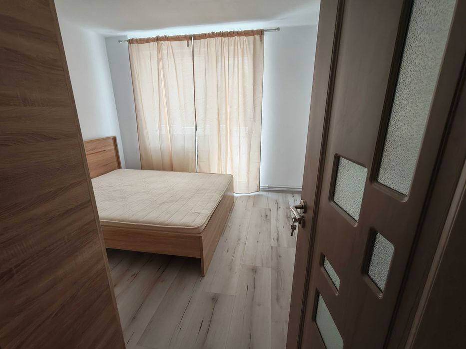 Inchiriez apartament 3 camere