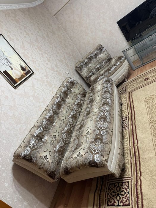 Диван и два кресла