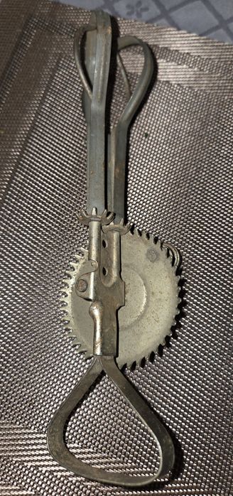 Mixer manual vechi, in stare buna