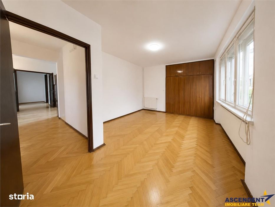 Apartament reprezentativ, 5 camere, pentru birou sau locuinta, Central