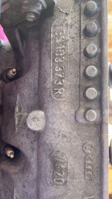 Chiulasă completă VW Passat B6 2.0 TDI BMP + ax cu came + injectoare + pompă vacuum/tandem