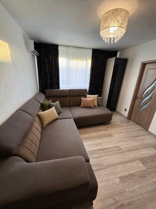 Vând apartament cu 2 camere, mobilat și utilat.
