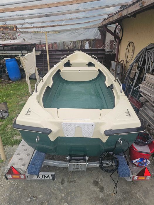 Vand Barca RIVER 510 cu motor Suzuki 20 cp + accesorii