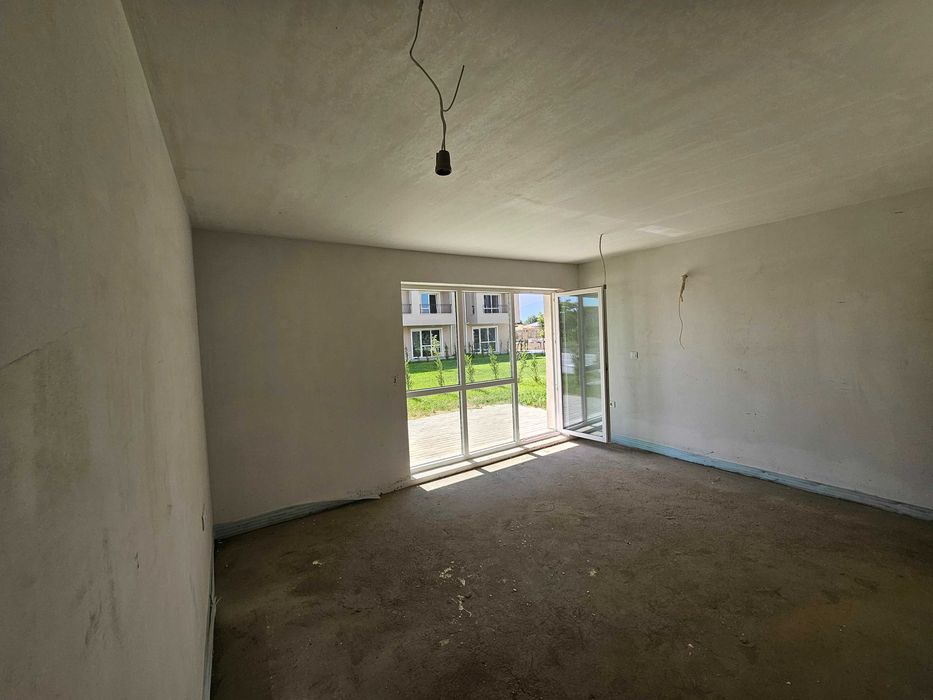 Просторен Апартамент с Двор в Спокоен Район - кв. Беломорски