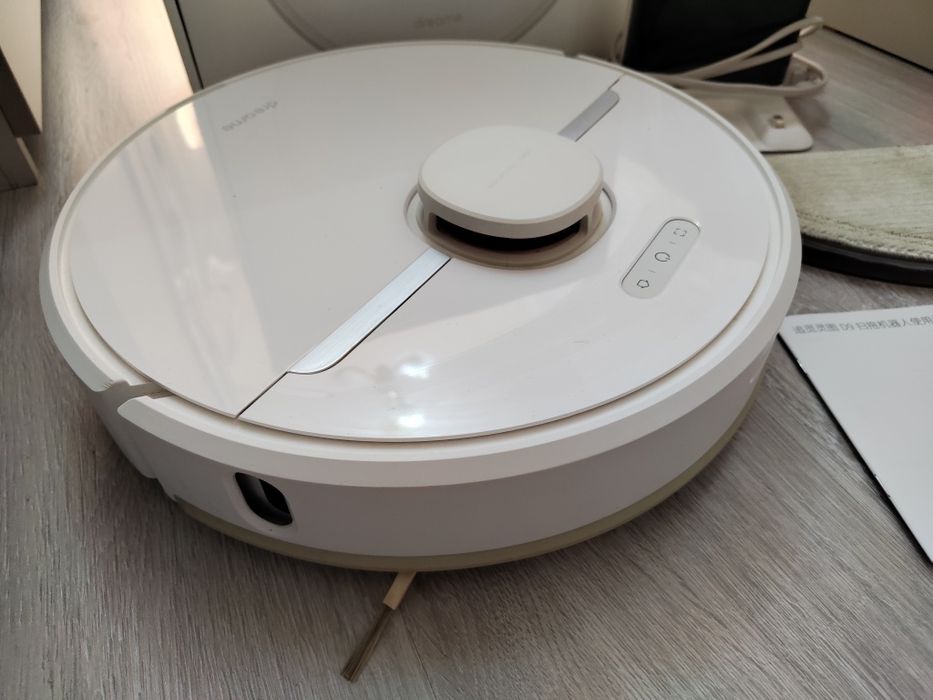 Продам робот пылесос dreame d9 в отличном состоянии и полном комплекте