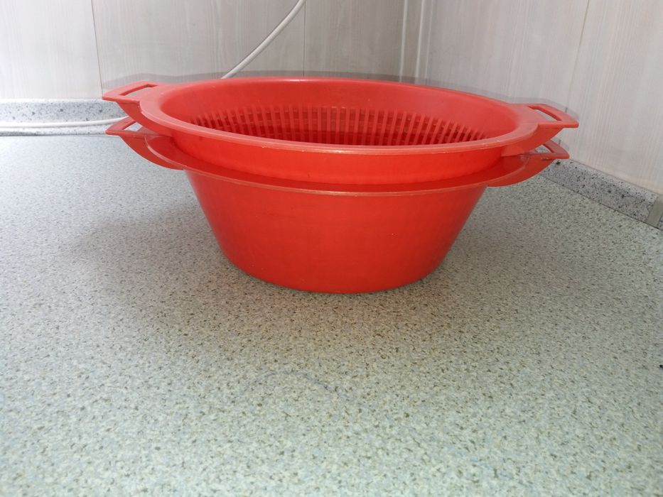 миска / чашка + дуршлаг