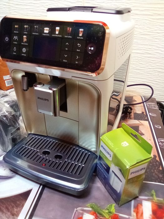 Espressor automat Philips seria 5500, ice cafe nou
