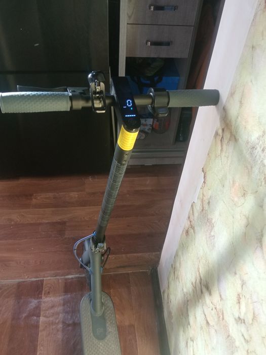 Продам электроскутер Mi3