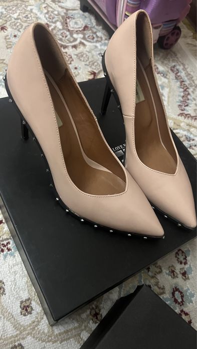 Туфли с камнями очень красивыц