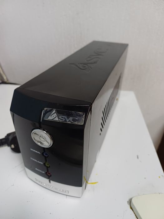 Источник бесперебойного питания SVC