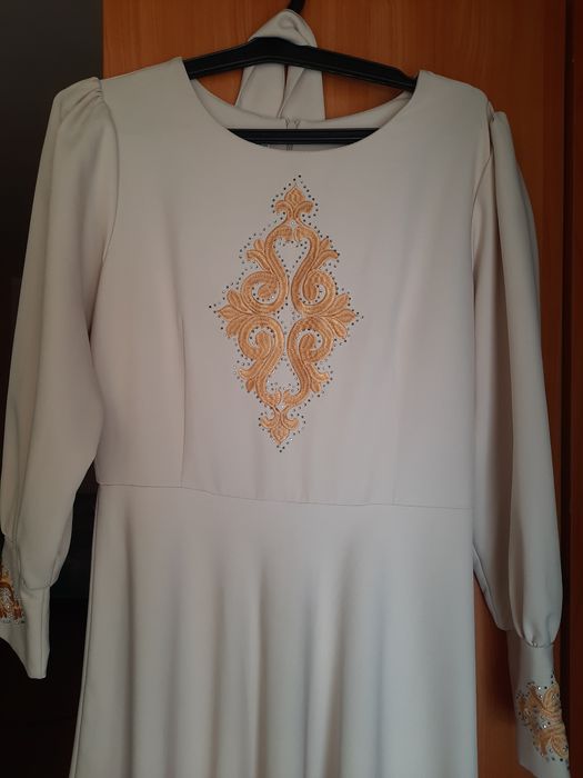 Платья  срочно в отличном состоянии