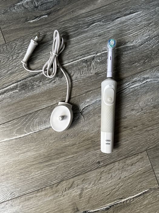 Periuță electrică Oral-B Pro cu timer + rezerve incluse