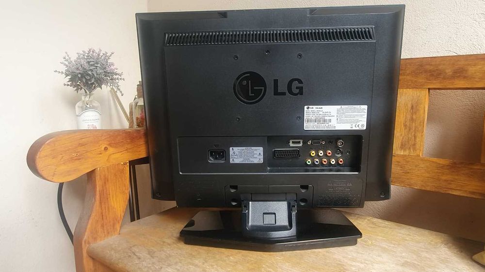 Monitor / TV LG 19" (HDMI, VGA, SCART) - Stare foarte bună