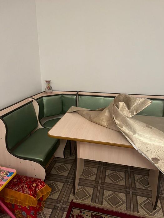 Стул со стульми угловой