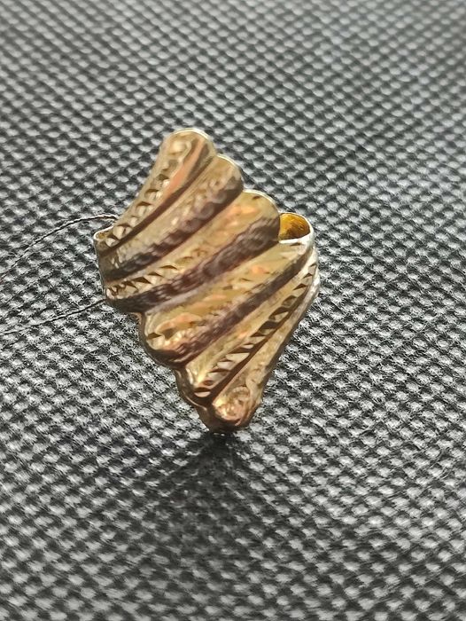 Златен дамски пръстен 1.58гр-14к