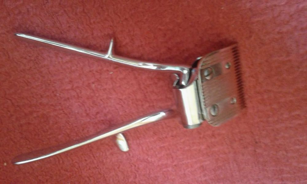 Машинка за мелене и точене,стар метър и машинка за подстригване