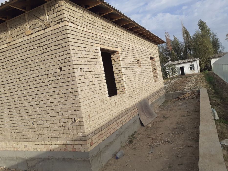 Uy sotiladi Yangiyolda mingboytepada