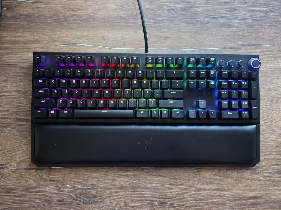 Механична геймърска клавиатура Razer BlackWidow Elite (Green Switches)