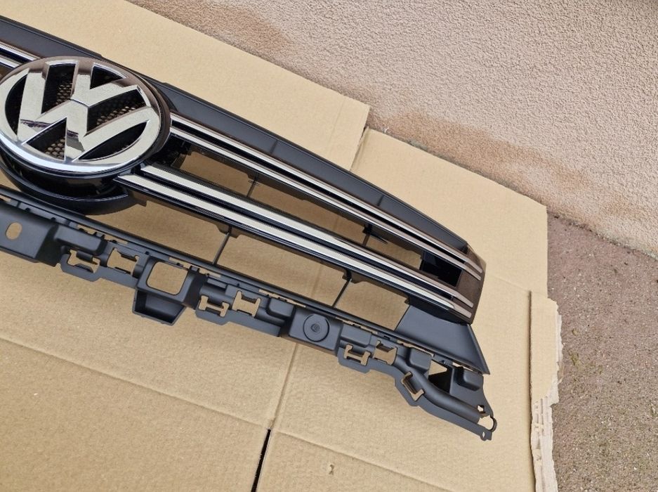 Grila centrala Vw Tiguan facelift 2011-2016 NOUA AM
