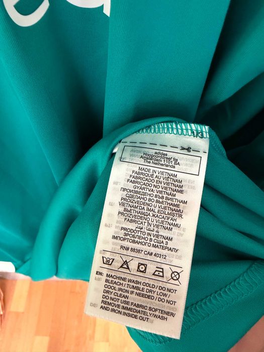 Чисто нов оригинален екип Adidas на Liverpool сезон 2025/2026