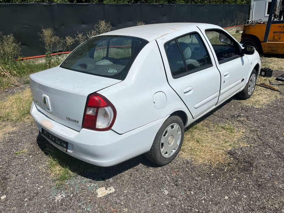 Dezmembrez Renault Clio Symbol facelift 2006 1,4 benzina alb