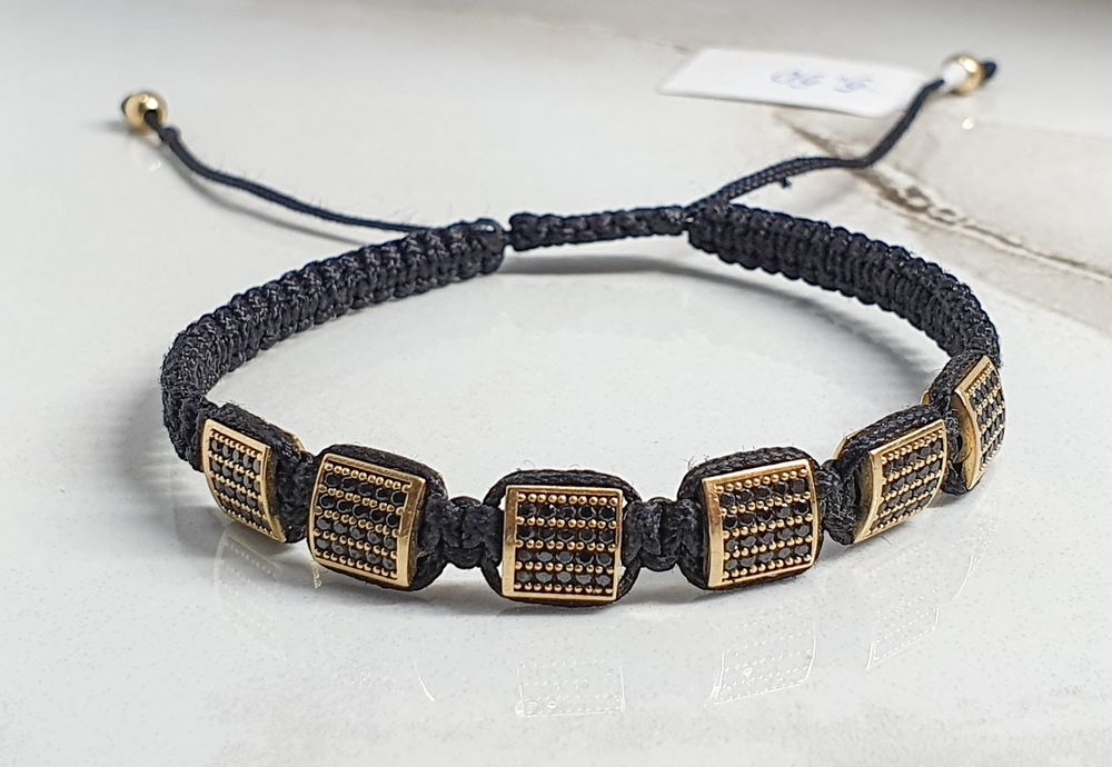 Brățară pe șnur cu aur de 14K și pietre semiprețioase onix – gramaj 5,