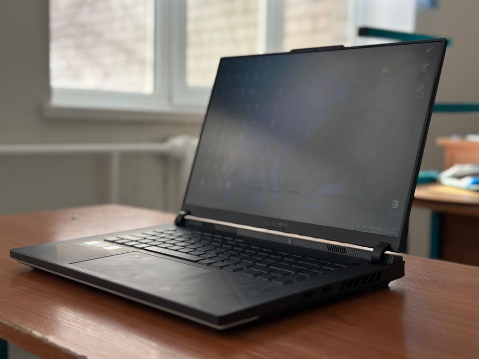 Игровой ноутбук Asus ROG STRX