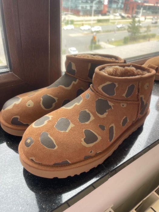 Продам новые оригинальные ботинки  UGG