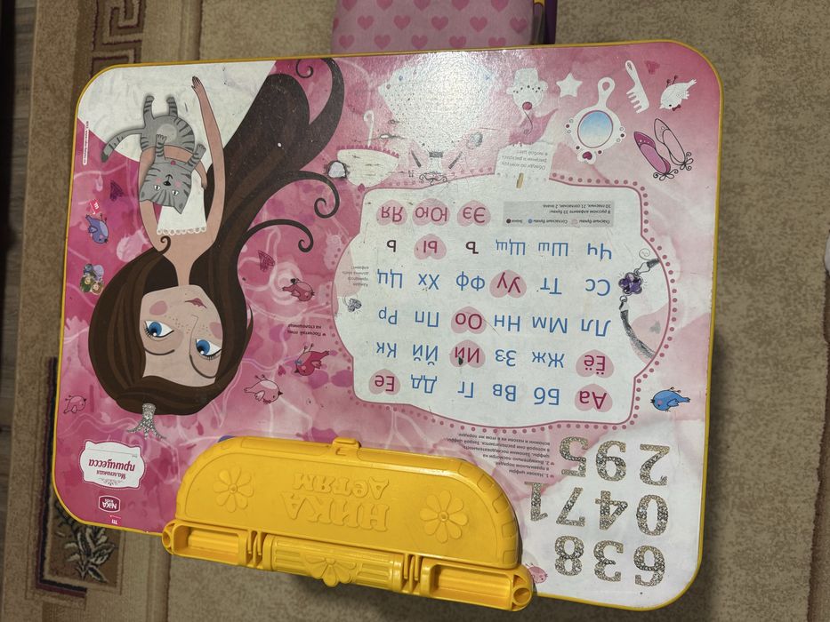 Десткий столик и стульчик