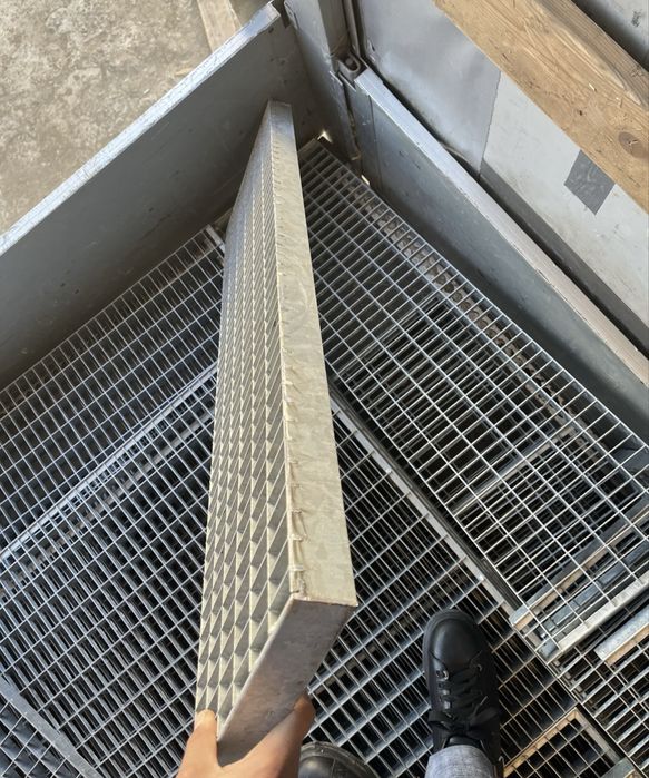 Trepte zincate galvanizate