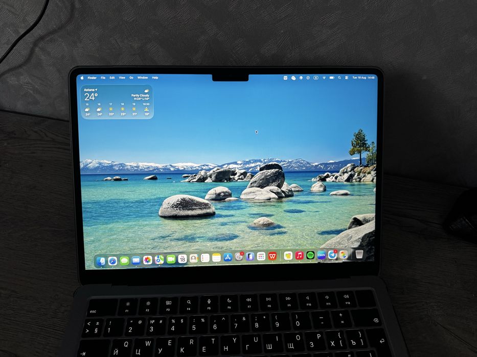 Macbook Air M2 2022. 8/256